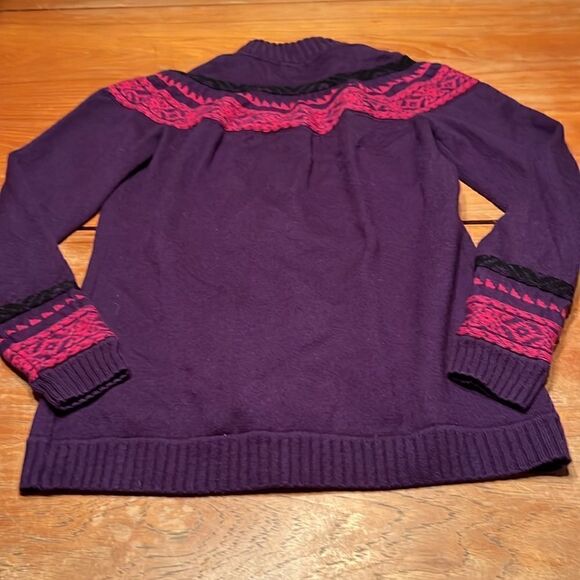 Neve Sweater  - Picture 3 of 9